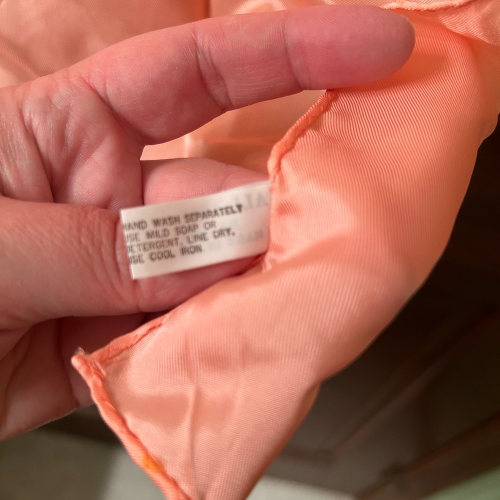 VTG Beautiful Acetate Peach oblong scarf. Made in Japan. - Picture 5 of 5